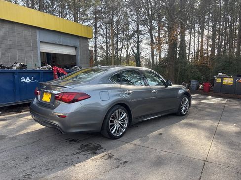 Used 2018 INFINITI Q70 Luxe w/ Sport Package image 5