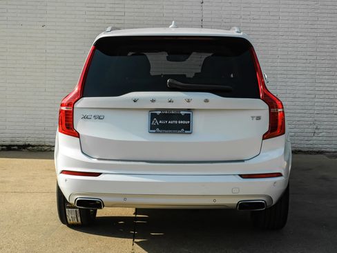 Used 2020 Volvo XC90 T5 Momentum w/ Protection Package Premier FWD image 9