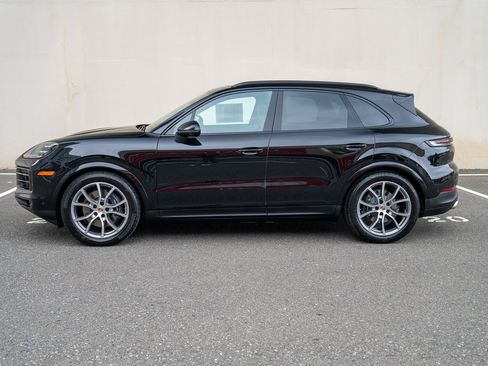 Certified 2026 Porsche Cayenne AWD/4WD image 2