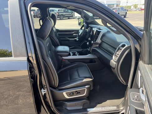 Used 2020 RAM 1500 Laramie AWD/4WD image 18