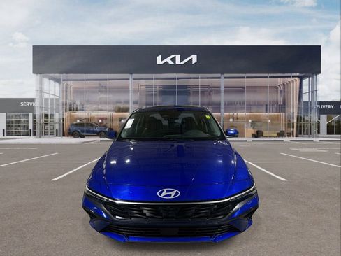 Used 2024 Hyundai Elantra Limited image 3