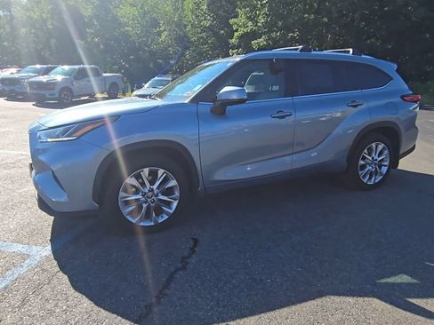 Used 2020 Toyota Highlander Limited AWD/4WD image 16