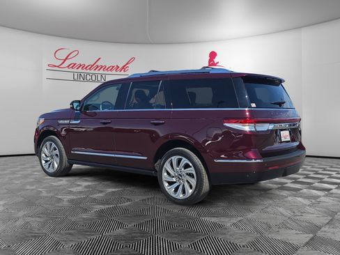 Used 2024 Lincoln Navigator Premiere AWD/4WD image 3