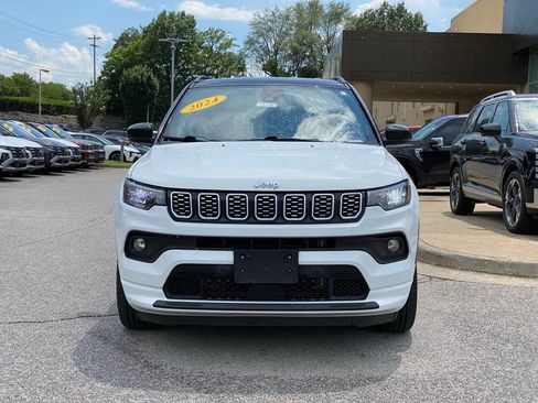 Used 2024 Jeep Compass Limited AWD/4WD image 2