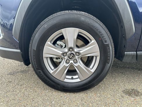 Used 2025 Toyota RAV4 XLE image 32