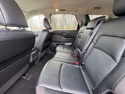 Certified 2025 Nissan Pathfinder SL image 23