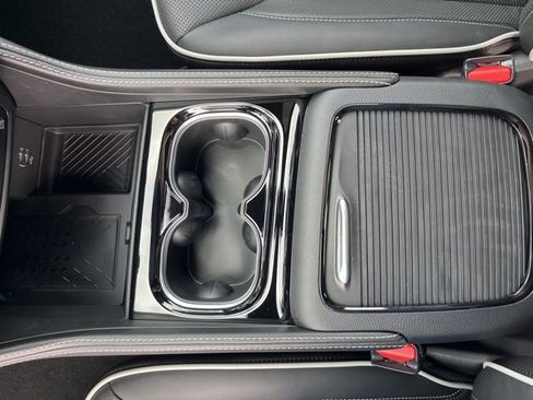 New 2026 Chrysler Pacifica Limited FWD image 14