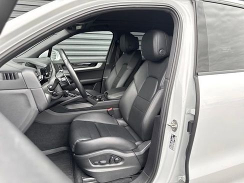 Used 2024 Porsche Cayenne AWD/4WD image 5