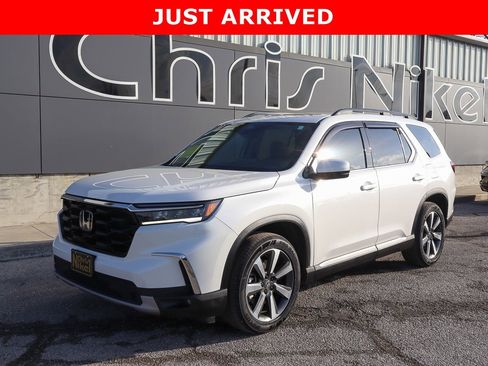 Used 2024 Honda Pilot Touring image 1