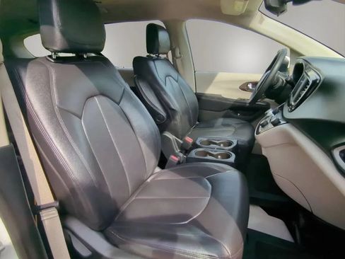 Used 2023 Chrysler Voyager LX FWD image 24