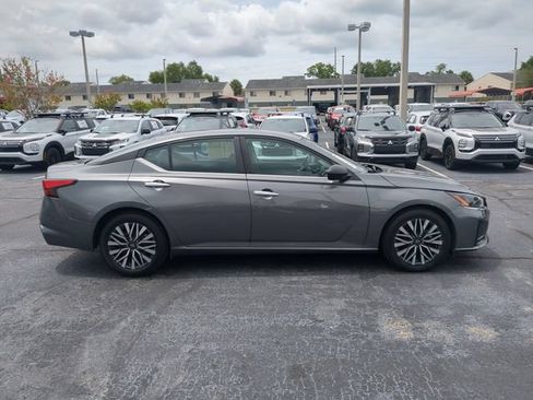 Used 2024 Nissan Altima 2.5 SV FWD image 5