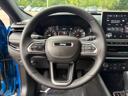 Used 2023 Jeep Compass Latitude w/ Convenience Group AWD/4WD image 29