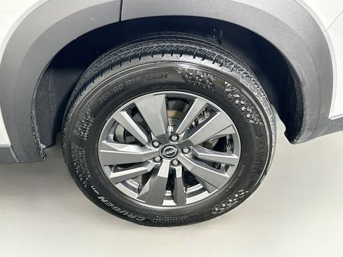 Used 2024 Nissan Pathfinder SV image 11