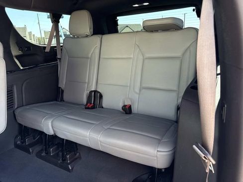 Used 2022 GMC Yukon XL SLT w/ SLT Premium Package image 14