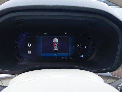 Used 2022 Volvo XC60 B5 Momentum w/ Climate Package image 15