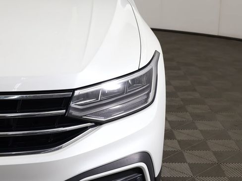 Used 2023 Volkswagen Tiguan SE w/ Panoramic Sunroof Package AWD/4WD image 15