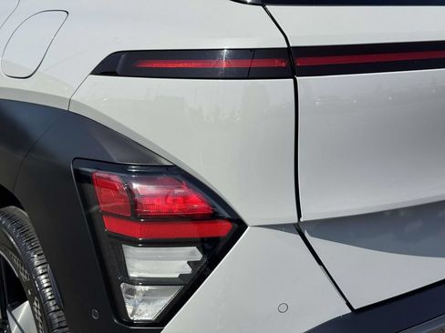 Used 2024 Hyundai Kona Limited AWD/4WD image 11