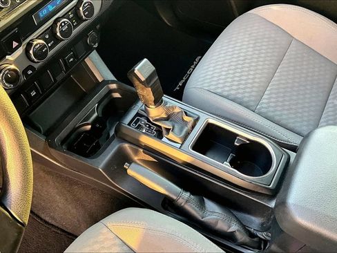 Used 2022 Toyota Tacoma SR AWD/4WD image 16
