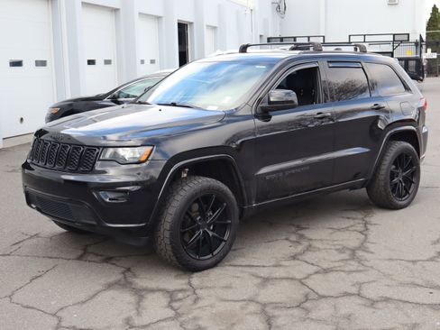 Used 2018 Jeep Grand Cherokee Altitude image 5