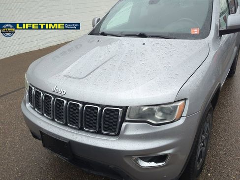 Used 2018 Jeep Grand Cherokee Laredo image 2