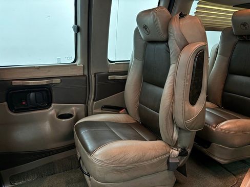 Used 2019 GMC Savana 2500 Extended w/ Enhanced Convenience Package image 28