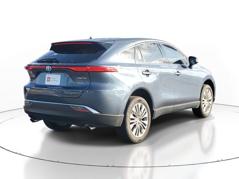 Used 2024 Toyota Venza Limited image 2