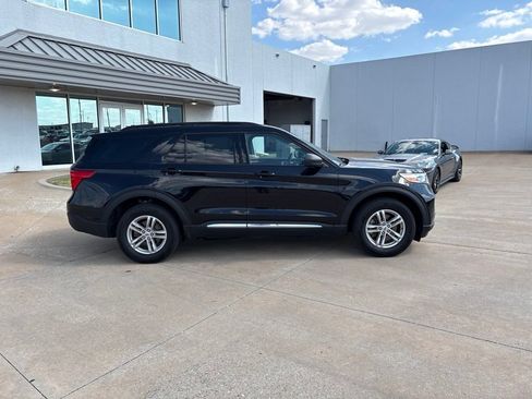 Used 2024 Ford Explorer XLT w/ Equipment Group 202A AWD/4WD image 3