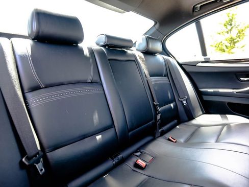 Used 2015 BMW 550i xDrive Sedan AWD/4WD image 35