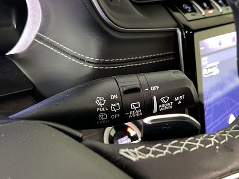 Used 2025 Jeep Grand Cherokee Limited image 20