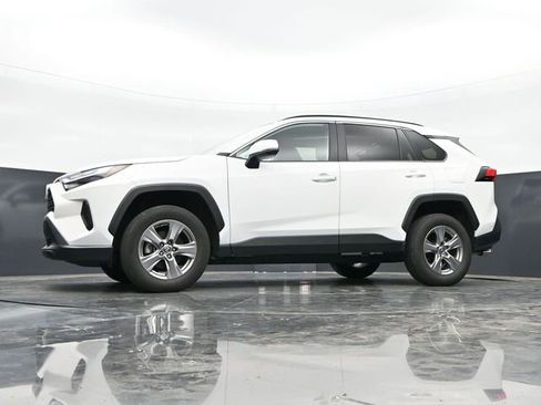 Used 2024 Toyota RAV4 XLE FWD image 39