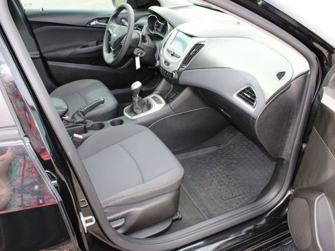 Used 2018 Chevrolet Cruze LS FWD image 5