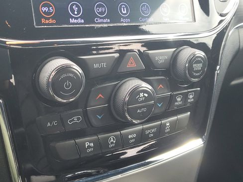 Used 2019 Jeep Grand Cherokee Limited w/ Trailer Tow Group IV image 26