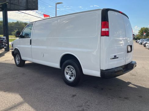 Used 2021 Chevrolet Express 2500 w/ Driver Convenience Package image 5