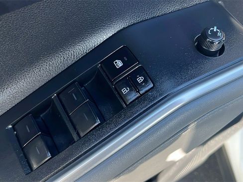 Used 2023 Toyota Highlander XLE image 14