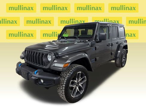 Used 2024 Jeep Wrangler Unlimited AWD/4WD image 14