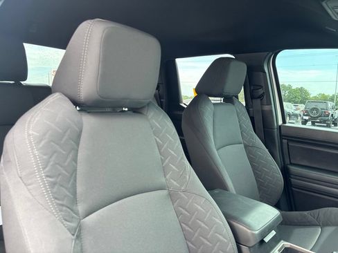 Used 2025 Toyota Tacoma SR5 AWD/4WD image 18