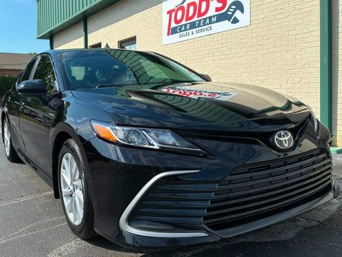 Used 2021 Toyota Camry LE FWD image 5