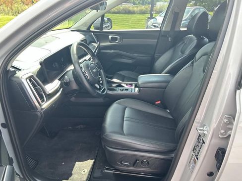 Used 2025 Kia Sorento S FWD image 28