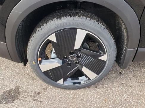 New 2026 Nissan Kicks SR image 9