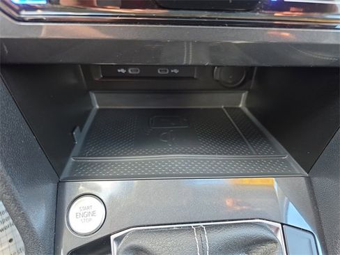 Used 2022 Volkswagen Tiguan SE image 34