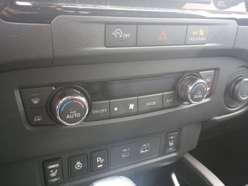 Used 2024 Nissan Frontier SV w/ SV Convenience Package image 18