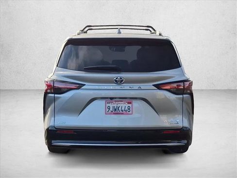 Used 2024 Toyota Sienna Platinum AWD/4WD image 6