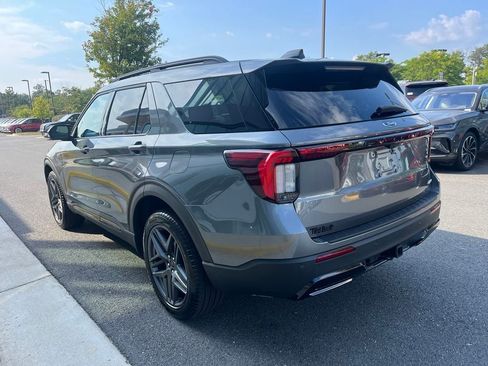 Used 2025 Ford Explorer ST-Line w/ ST-Line Street Pack AWD/4WD image 6