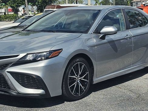 Used 2021 Toyota Camry SE FWD image 1