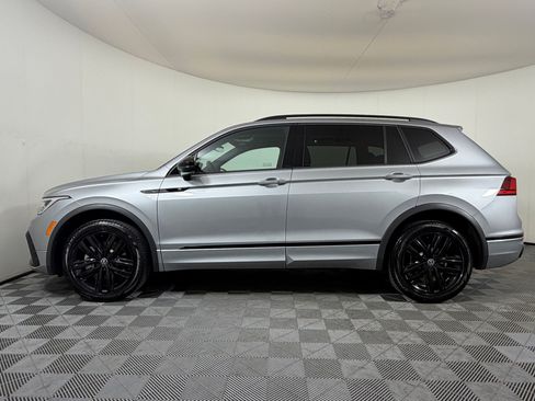 Used 2022 Volkswagen Tiguan SE R-Line AWD/4WD image 2