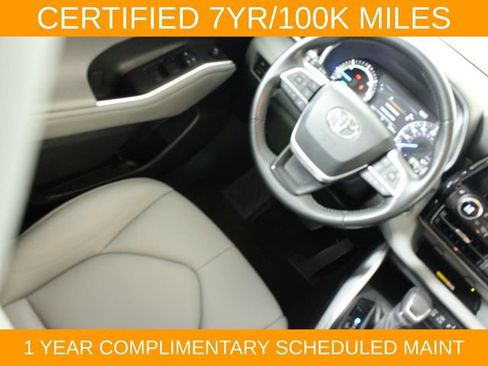 Used 2023 Toyota Highlander XLE AWD/4WD image 17