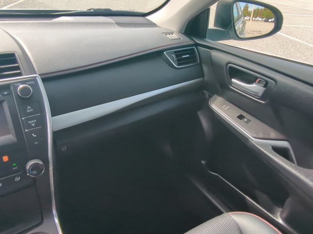 Used 2017 Toyota Camry SE FWD image 18