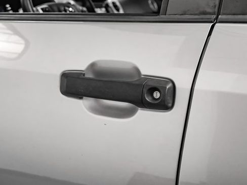 Used 2019 Toyota Tundra SR5 w/ SR5 Upgrade Package AWD/4WD image 34