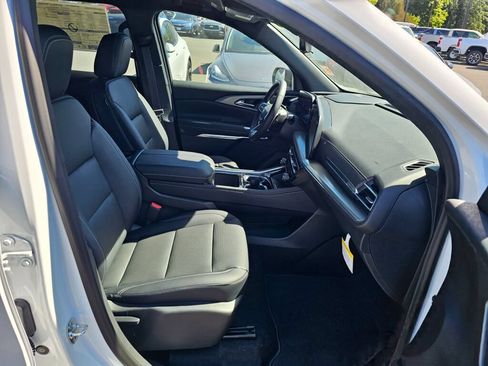 New 2026 Chevrolet Traverse LT w/ Driver Confidence Package AWD/4WD image 30