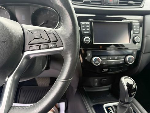 Used 2017 Nissan Rogue SL w/ SL Premium Package AWD/4WD image 16